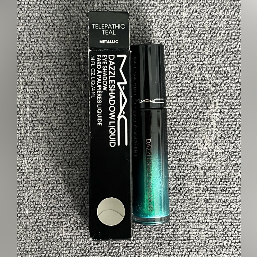 MAC Dazzleshadow Liquid Eyeshadow in Telepathic Teal